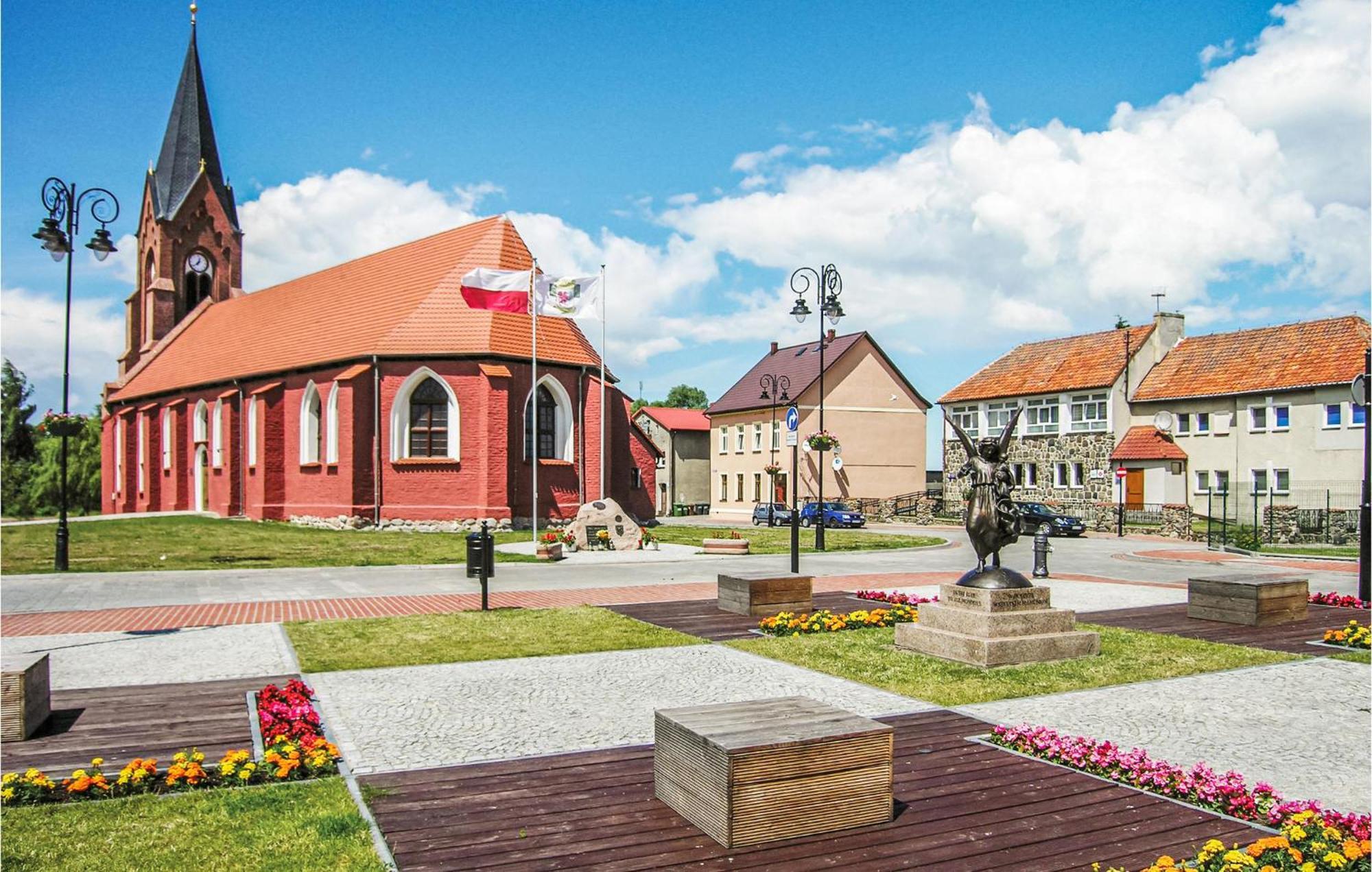 Gorgeous Home In Nowe Warpno With House Sea View Exterior foto